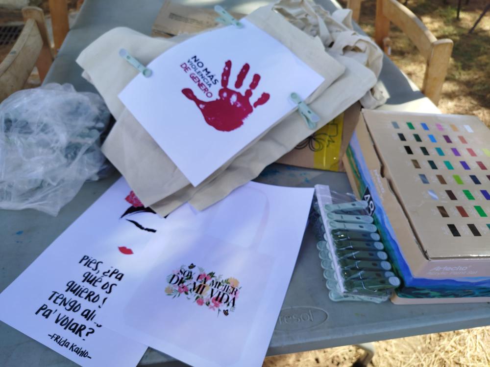 Imagen Los niños y niñas participan en una actividad creativa de sensibilización contra la violencia de género